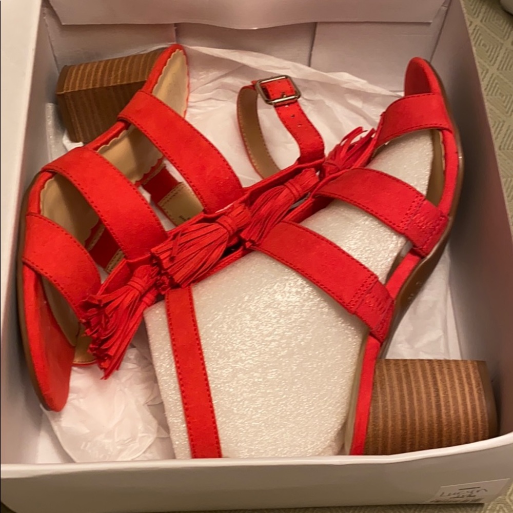 Crown & Ivy Tassel Heels - Picture 5 of 5